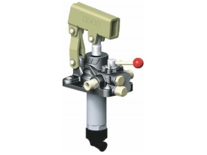 意大利OMFB公司PMI+VS系列雙作用液壓手動泵，排量12cc/25cc/45cc，壓力：350bar/300bar/270bar，帶二位四通手動換向閥和安全閥，操作雙作用液壓油缸。油箱安裝。