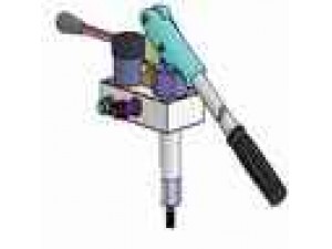 GL290系列雙作用液壓手動(dòng)泵由意大利OLEODINAMICA GASPARINI s.r.l. 公司生產(chǎn)，在國(guó)內(nèi)通過(guò)漢莎鄧普（HansaTMP）和海倫（Heron）公司銷售他們的產(chǎn)品。GL290系列的手動(dòng)泵為雙作用液壓手動(dòng)泵,油箱安裝，帶有手動(dòng)換向閥，在推和拉過(guò)程中都產(chǎn)生排量，這樣提高了工作效率，同時(shí)使泵的排量連續(xù)，用于操作雙作用液壓油缸。該系列手動(dòng)泵有：GL290-17-SS、GL290-20-SS、GL290-25-SS、GL290-28-SS、GL290-35-SS。GL290系列的手動(dòng)泵廣泛應(yīng)用