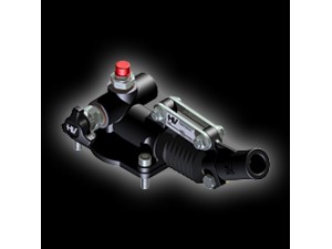 PMSE 8-15 系列手動泵為單作用液壓手動泵，只有在壓的過程中都產(chǎn)生排量，在拉的過程中完成吸油，這樣可以使人得以休息。該系列的手動泵采用油箱安裝，可配1L，2L，3L，5L，7L，10L油箱組成操作單作用液壓油缸的手動泵站。型號分別有：PMSE-8-15-S 、PMSE-8-15-E-S 、PMSE-8-15-BYB-S、PMSE-8-15-BYA-S、PMSE-8-15-BYA-E-S,共5種型號,10款產(chǎn)品。